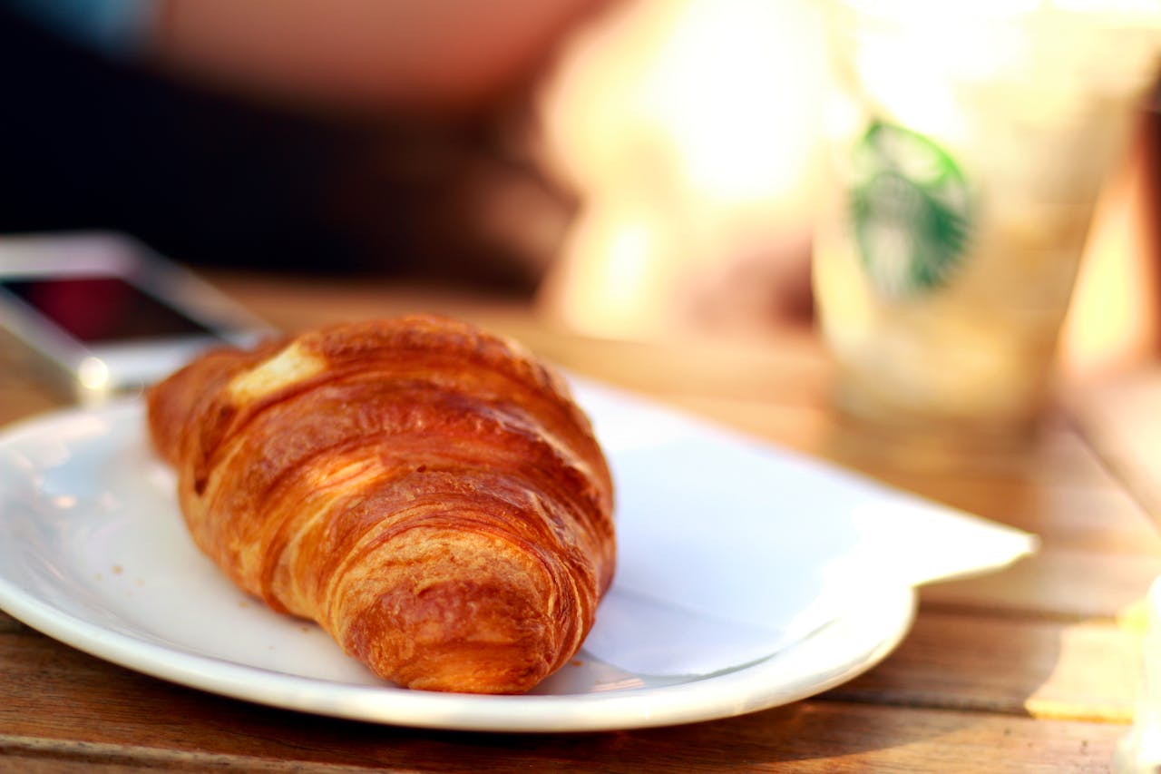 morning-breakfast-croissant-3570.jpg